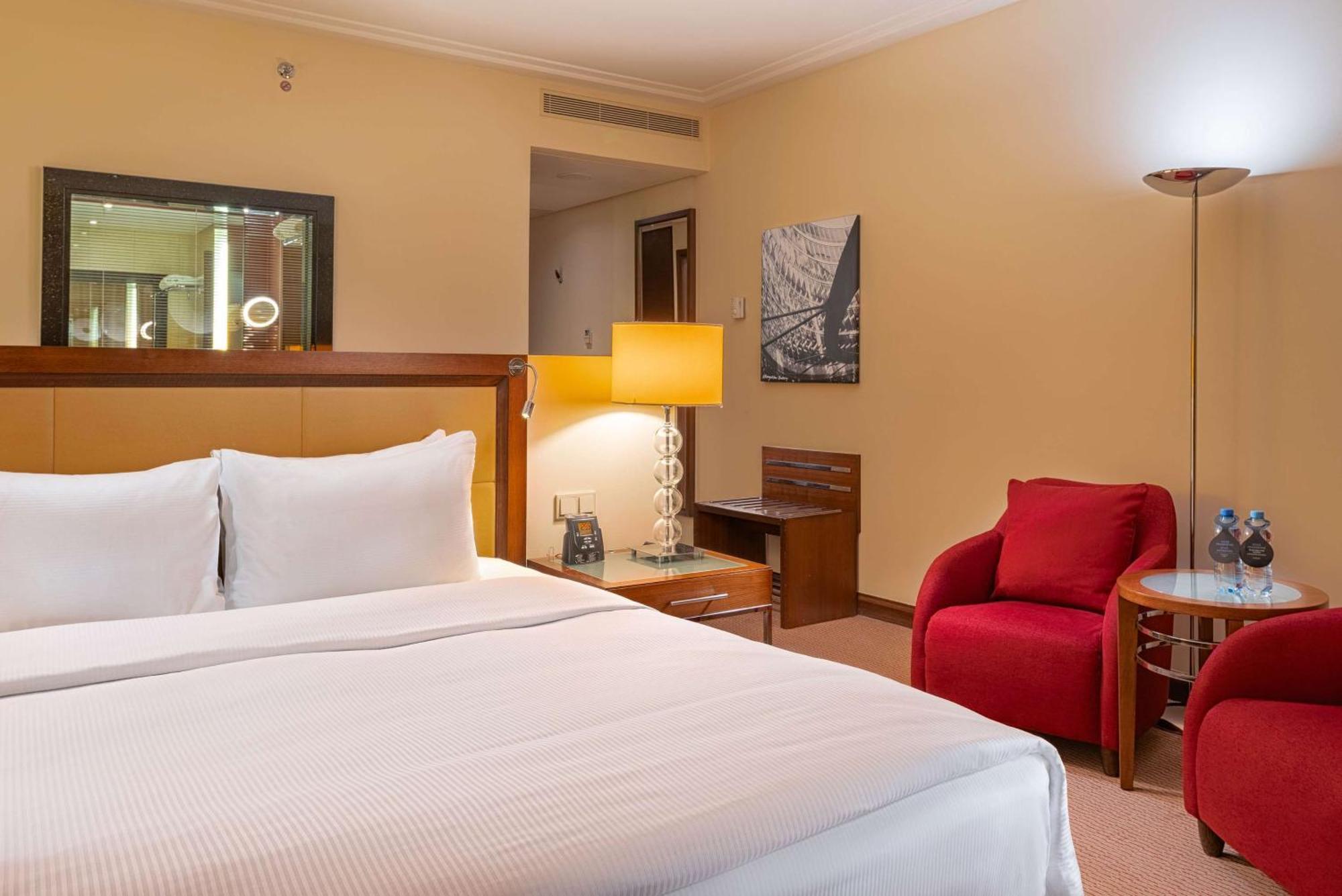 Hilton Warsaw City Hotel Bagian luar foto