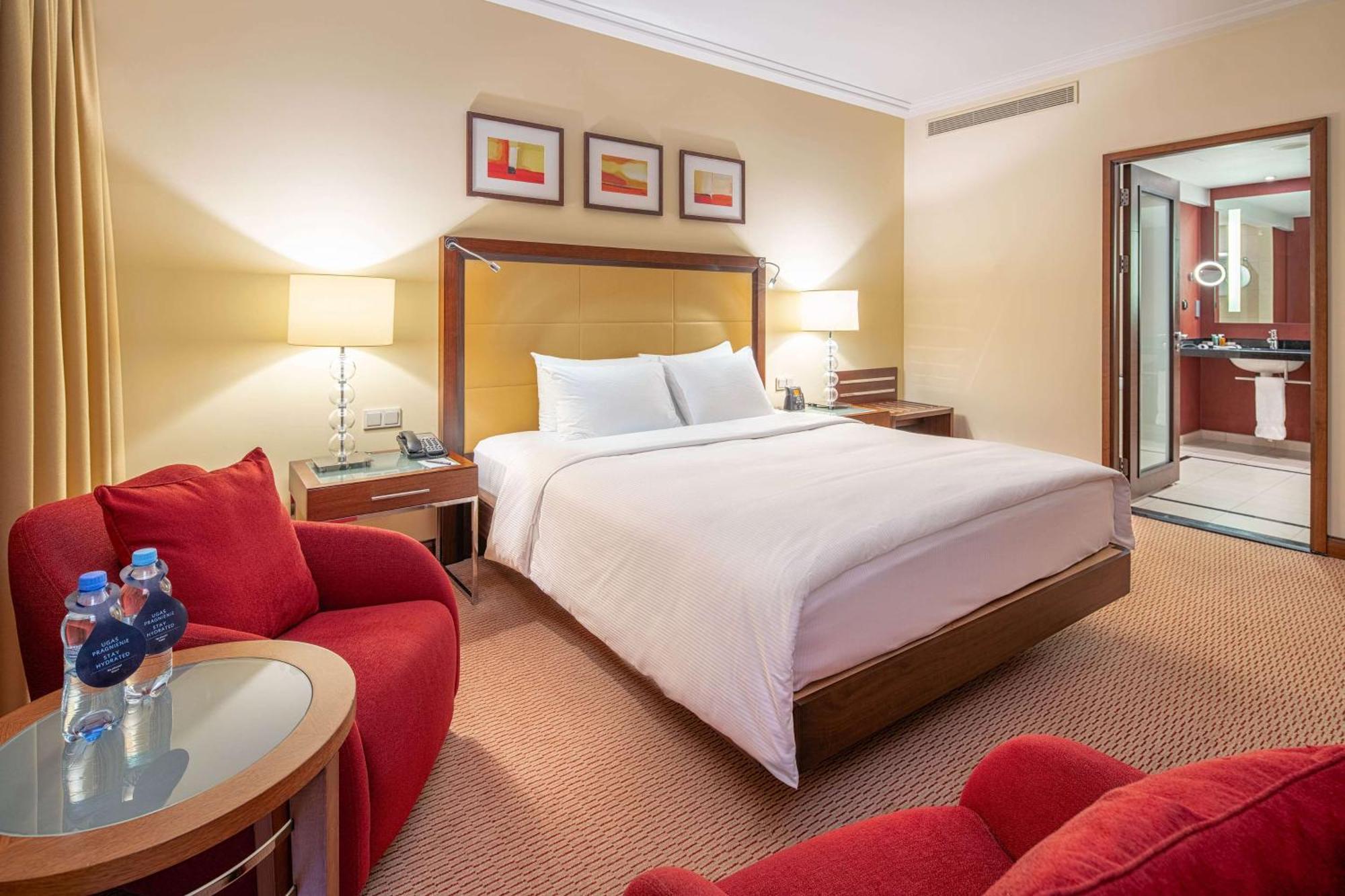 Hilton Warsaw City Hotel Bagian luar foto