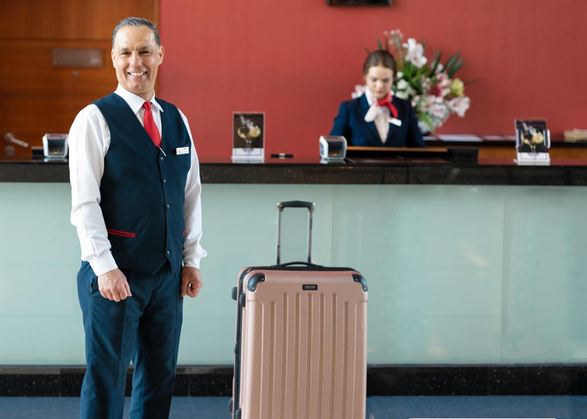 Hilton Warsaw City Hotel Bagian luar foto